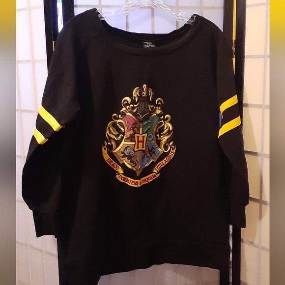 Harry Potter Tops - Harry Potter Hogwarts School Crest Black Long Sleeve Pullover size S